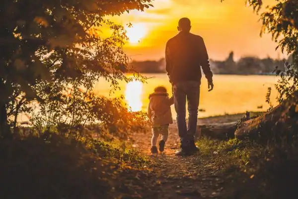 image of dad and child - parental alienation Bracknell